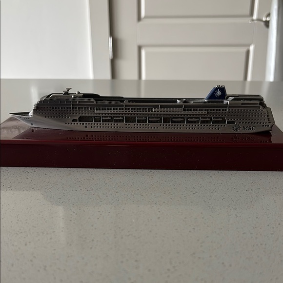 MSC Armonia Cruise Ship Model - Picture 5 of 6